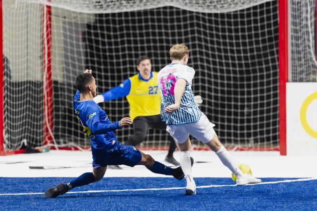 St. Louis Ambush forward Mario Falsone shoots vs. the San Diego Sockers