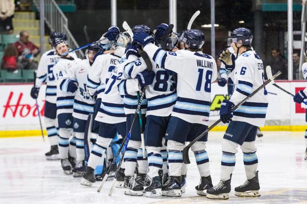 Penticton Vees excahnge congratulations