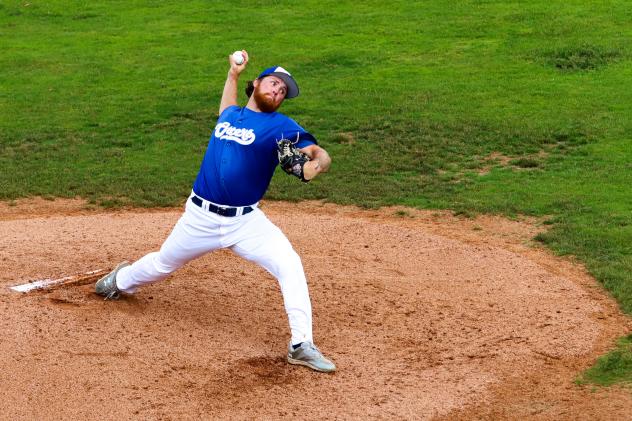 Evansville Otters pitcher Nick McAuliffe