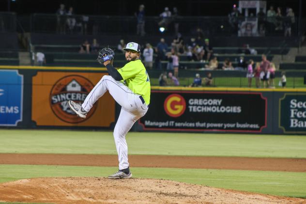 Columbia Fireflies pitcher Randy Ramnarace
