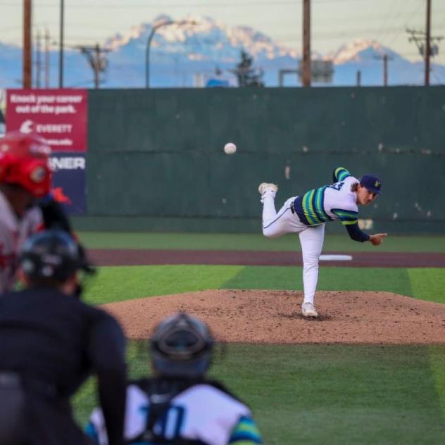 Bryce Miller pitching for the Everett AquaSox