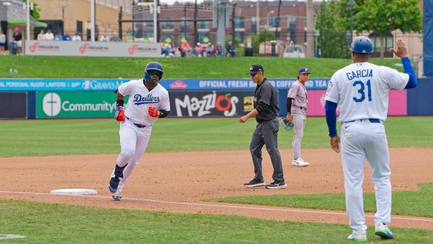 Zyhir Hope of the Tulsa Drillers rounds third base