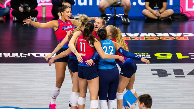 Omaha Supernovas celebrate together