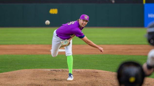 Tri-City Dust Devils, as the Viñeros, pitcher Peyton Olejnik