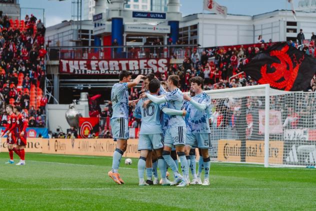 San Jose Earthquakes congratulate Niko Tsakiris after his goal against Toronto FC