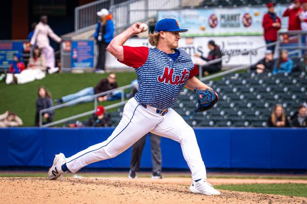 Syracuse Mets pitcher Jonathan Pintaro