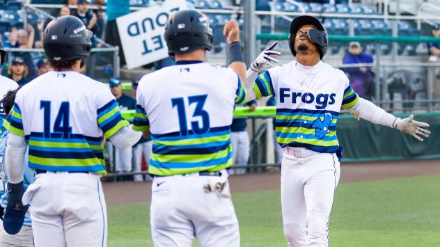 Curtis Washington Jr. of the Everett AquaSox comes in to score