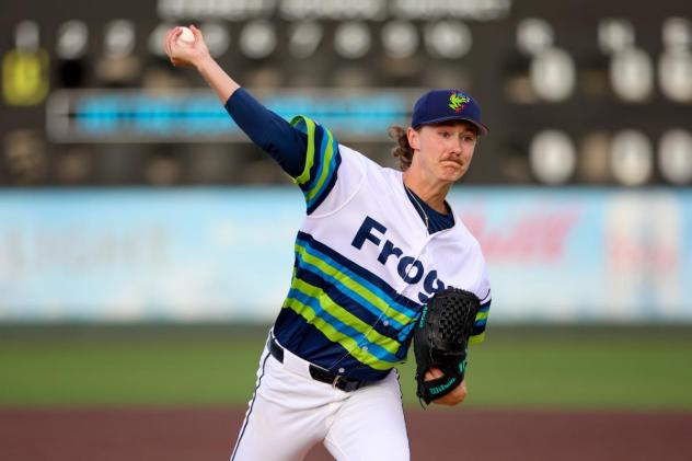 Bryce Miller pitching for the Everett AquaSox