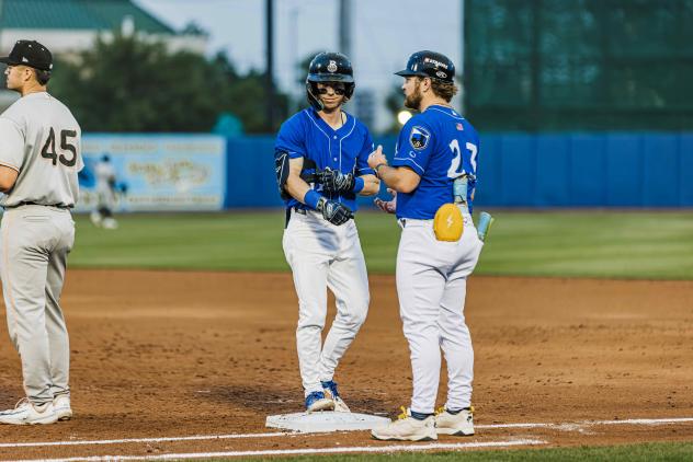 Biloxi Shuckers discuss strategy at first