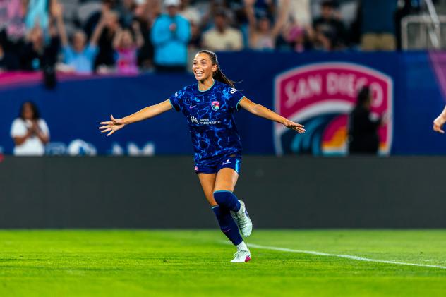 San Diego Wave FC forward Melanie Barcenas