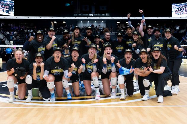 Dallas Pulse celebrate their MLV title