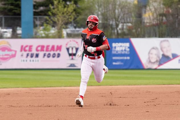 AJ Wright of the Ottawa Titans circles the bases