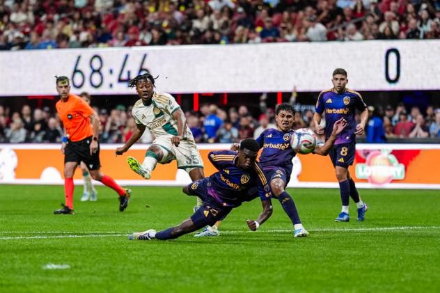 Atlanta United battles the Los Angeles Galaxy