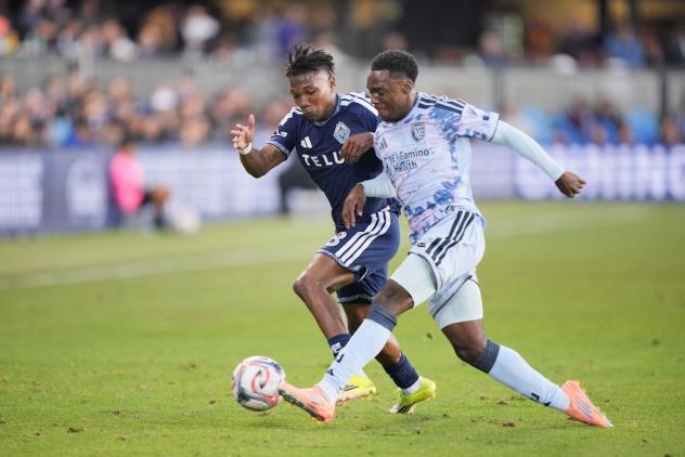 San Jose Earthquakes battle the Vancouver Whitecaps FC