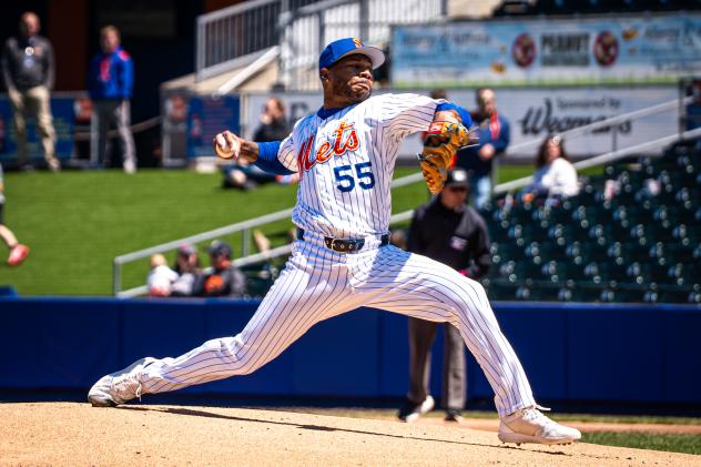 Syracuse Mets pitcher Xzavion Curry