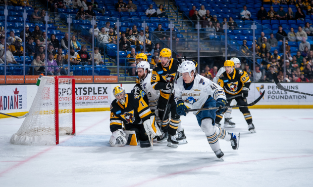 Springfield Thunderbirds forward Aleksanteri Kaskimäki looks for a score against the Wilkes-Barre/Scranton Penguins