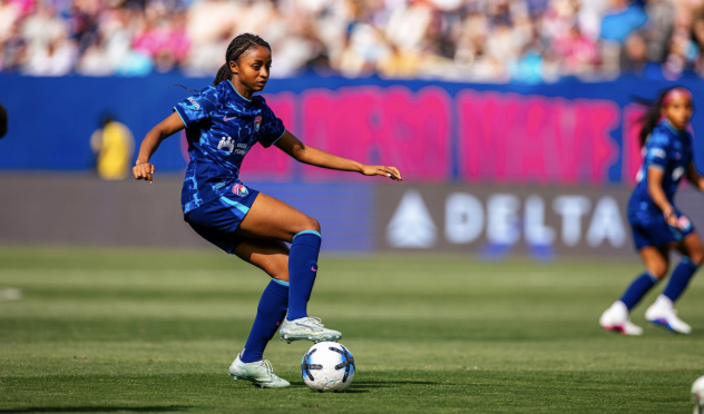 San Diego Wave FC midfielder Laurina Fazer