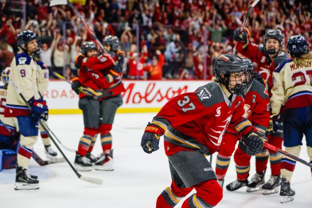 Ottawa Charge celebrate Rebecca Leslie's goal