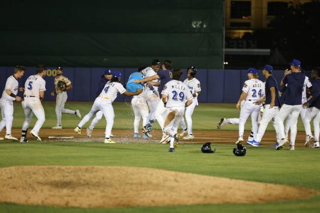 Biloxi Shuckers mob Jesús Made