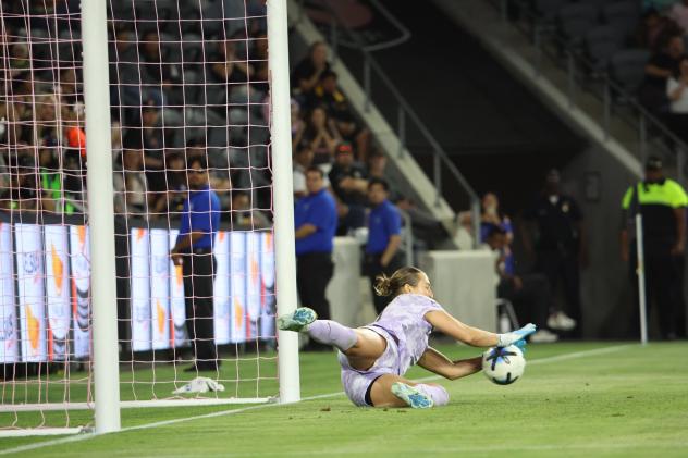 Angel City Football Club goalkeeper Angelina Anderson smothers a shot