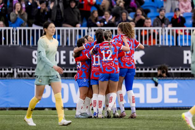 Montreal Roses celebrate a goal