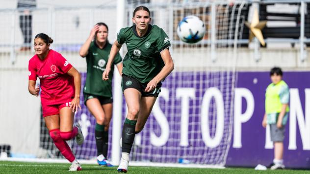 Racing Louisville FC midfielder Taylor Flint