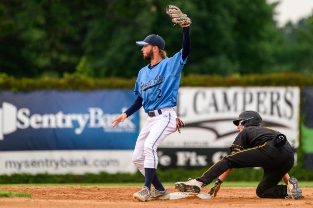 St. Cloud Rox second baseman Tanner Recchio