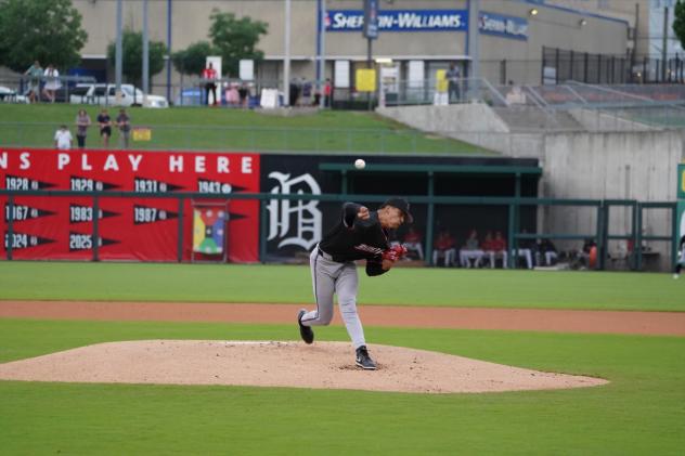 Pensacola Blue Wahoos' Mason Vinyard on the mound