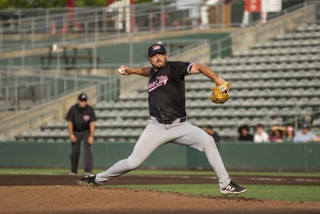Sioux City Explorers' Zach Willeman in action