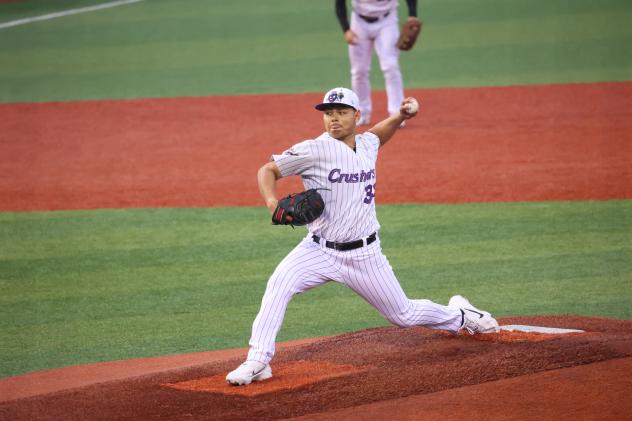Lake Erie Crushers pitcher Andres Parra