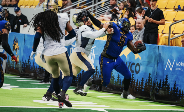 Minnesota Monsters defensive lineman Claude Davis delivers a stiff arm
