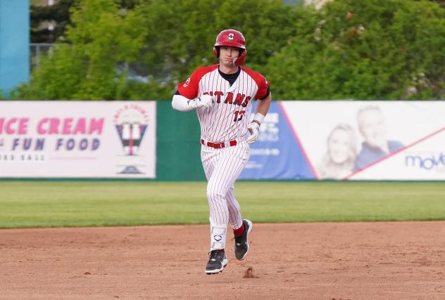Ottawa Titans outfielder Jackson Lyon