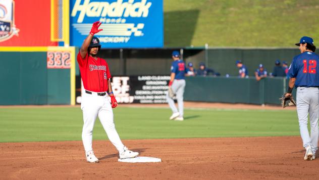 Hickory Crawdads outfielder Deward Tovar
