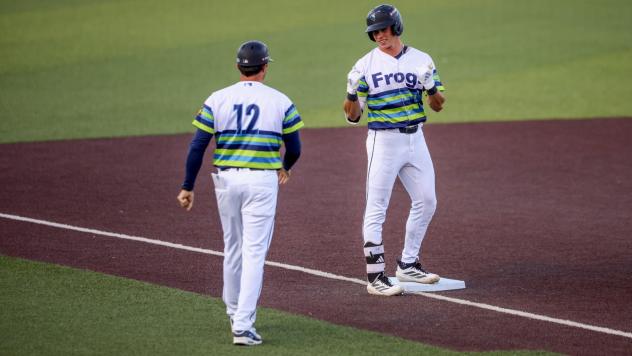 Jonny Farmelo of the Everett AquaSox on base