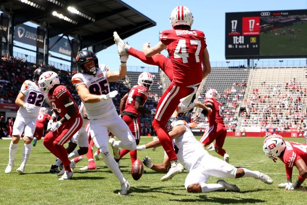 Orlando Storm wide receiver Jerome Kapp blocks a DC Defenders punt