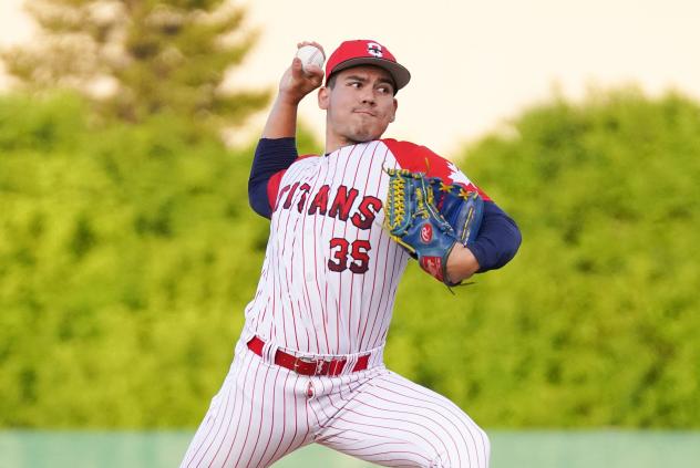 Ottawa Titans pitcher Eric Pardinho