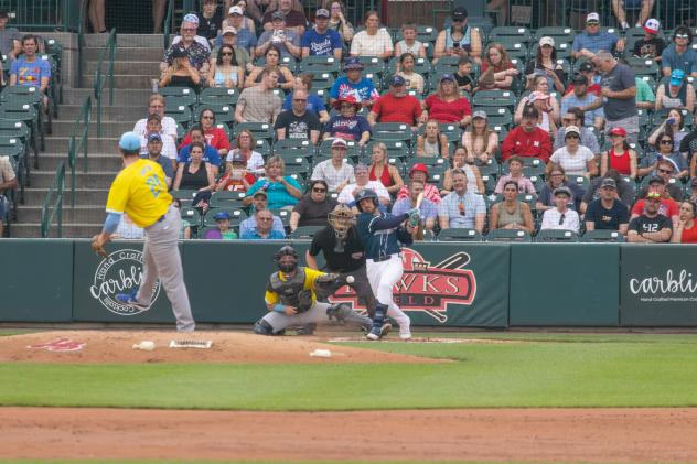 Lincoln Saltdogs and Sioux Falls Canaries in action