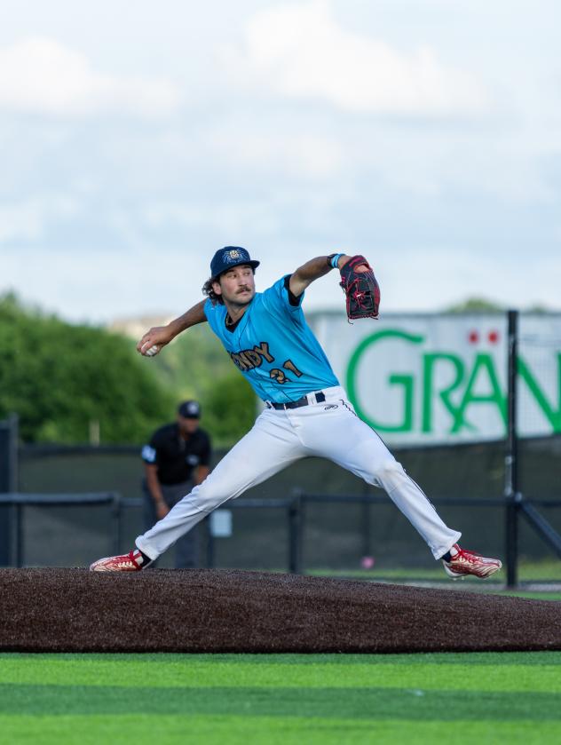 Fond du Lac Dock Spiders' Kyle Manship in action