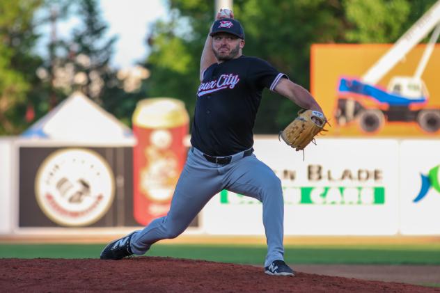 Sioux City Explorers' Zach Willeman in action