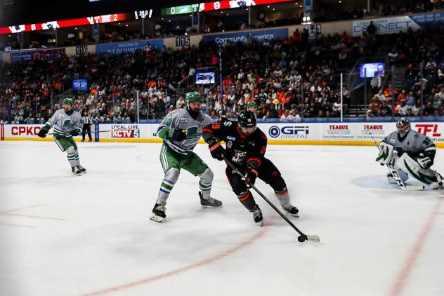 Florida Everblades defenseman Zach Berzolla (left) vs. the Kansas City Mavericks