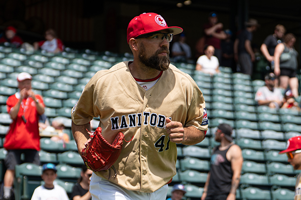 Lambson lidera os Goldeyes passando pelos exploradores