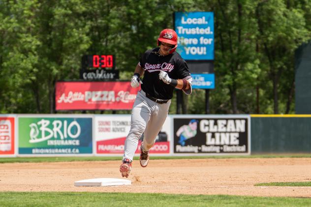 Alberto Osuna of the Sioux City Explorers
