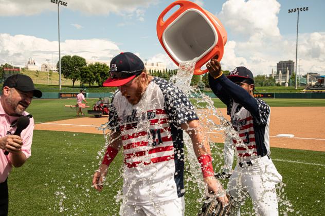 Lincoln Saltdogs douse outfielder Jake Hjelle