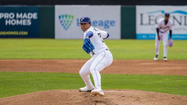 Tri-City Dust Devils' Yeferson Vargas in action