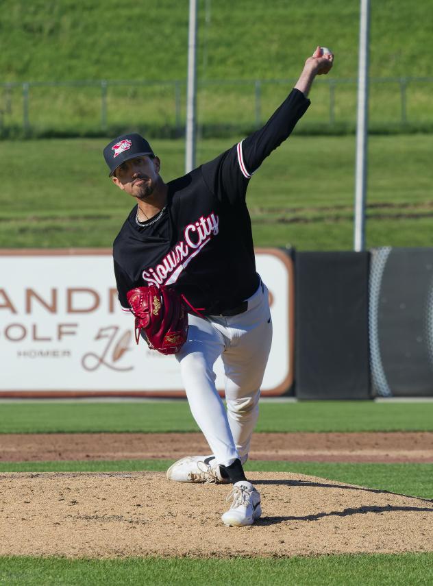 Sioux City Railroaders' Josh Landry in action