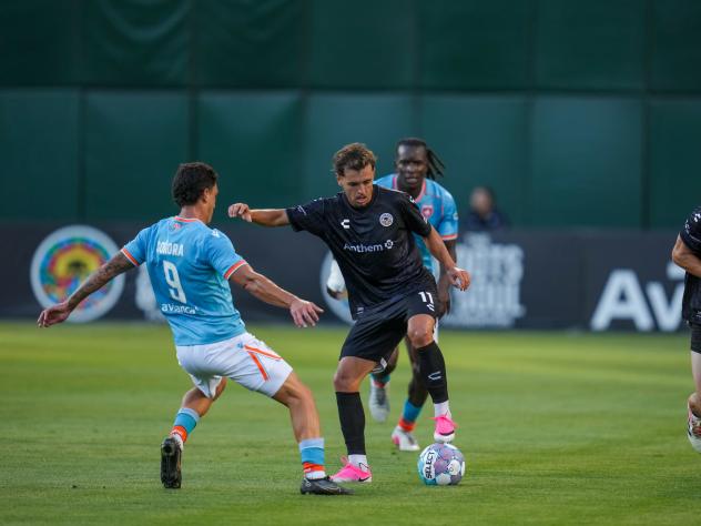 Miami FC's Joel Sonora versus Oakland Roots' Jesus De Vicente