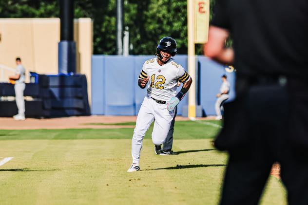 Biloxi Shuckers' Jesús Made in action