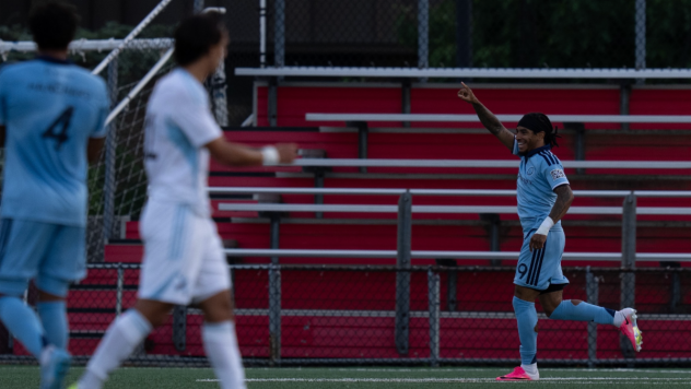 Chattanooga FC midfielder Damian Barker John