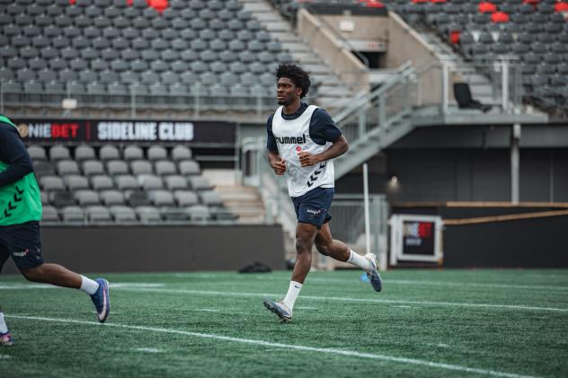 Atlético Ottawa defender Julian Dunn