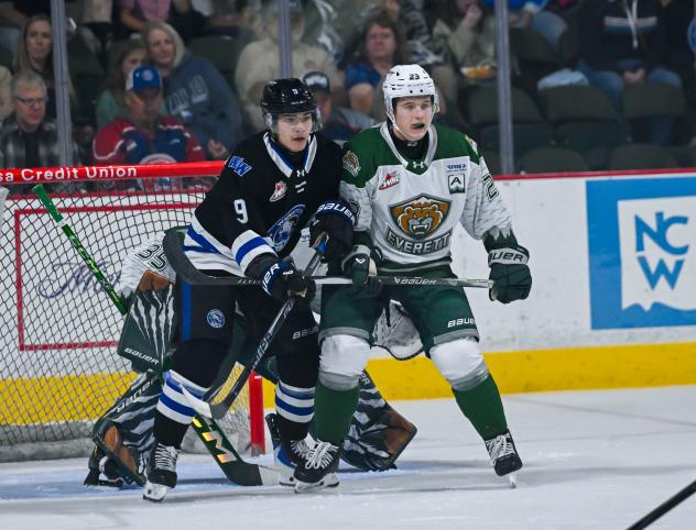 Wenatchee Wild forward Aiden Grossklaus battles for position in front of the Everett Silvertips' net